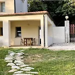 Bed & Breakfast Beb La Nociaia 3*